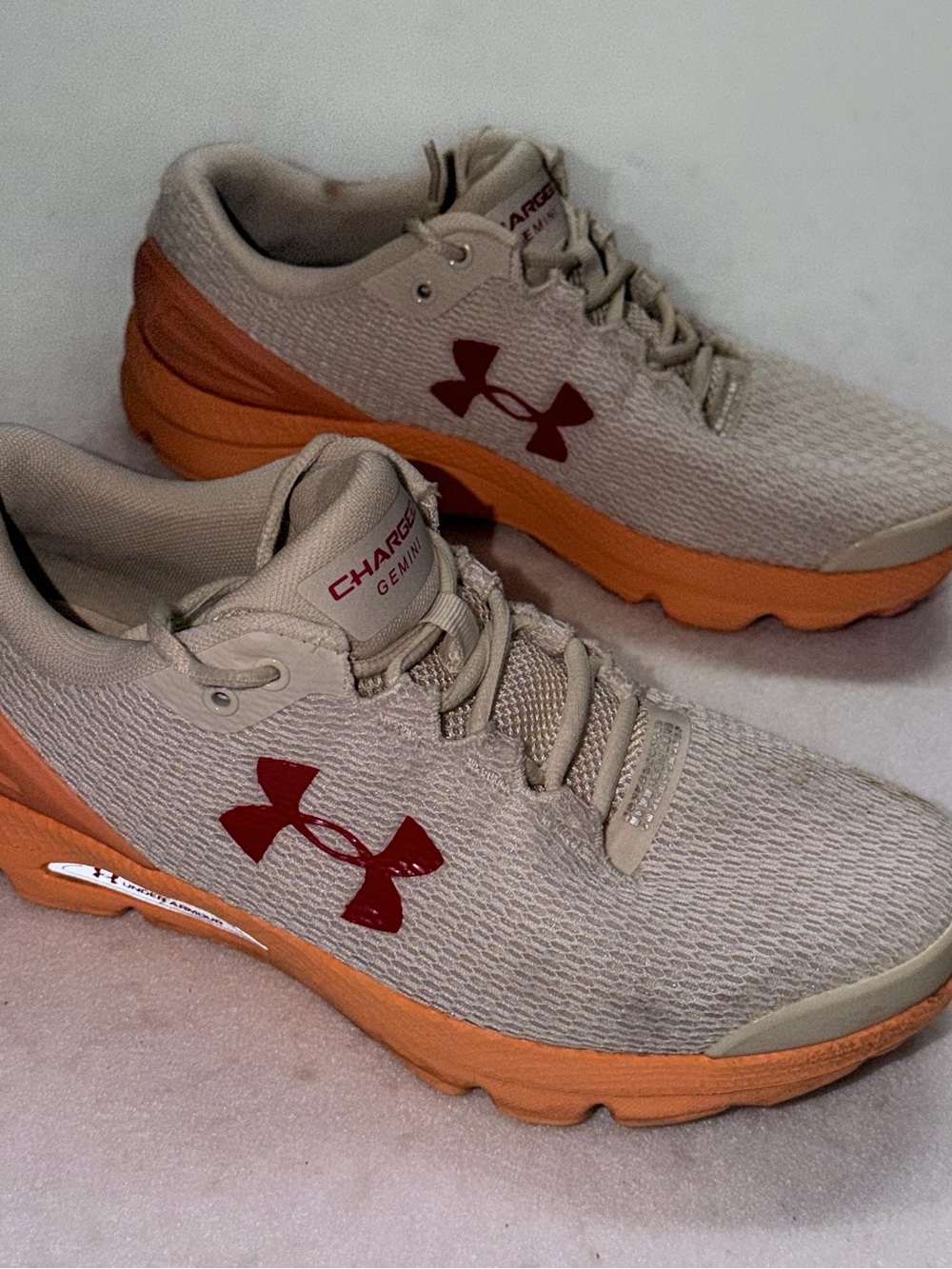 Under Armour chargeo Gemini beige Mesh Running Shoes with Orange Sole